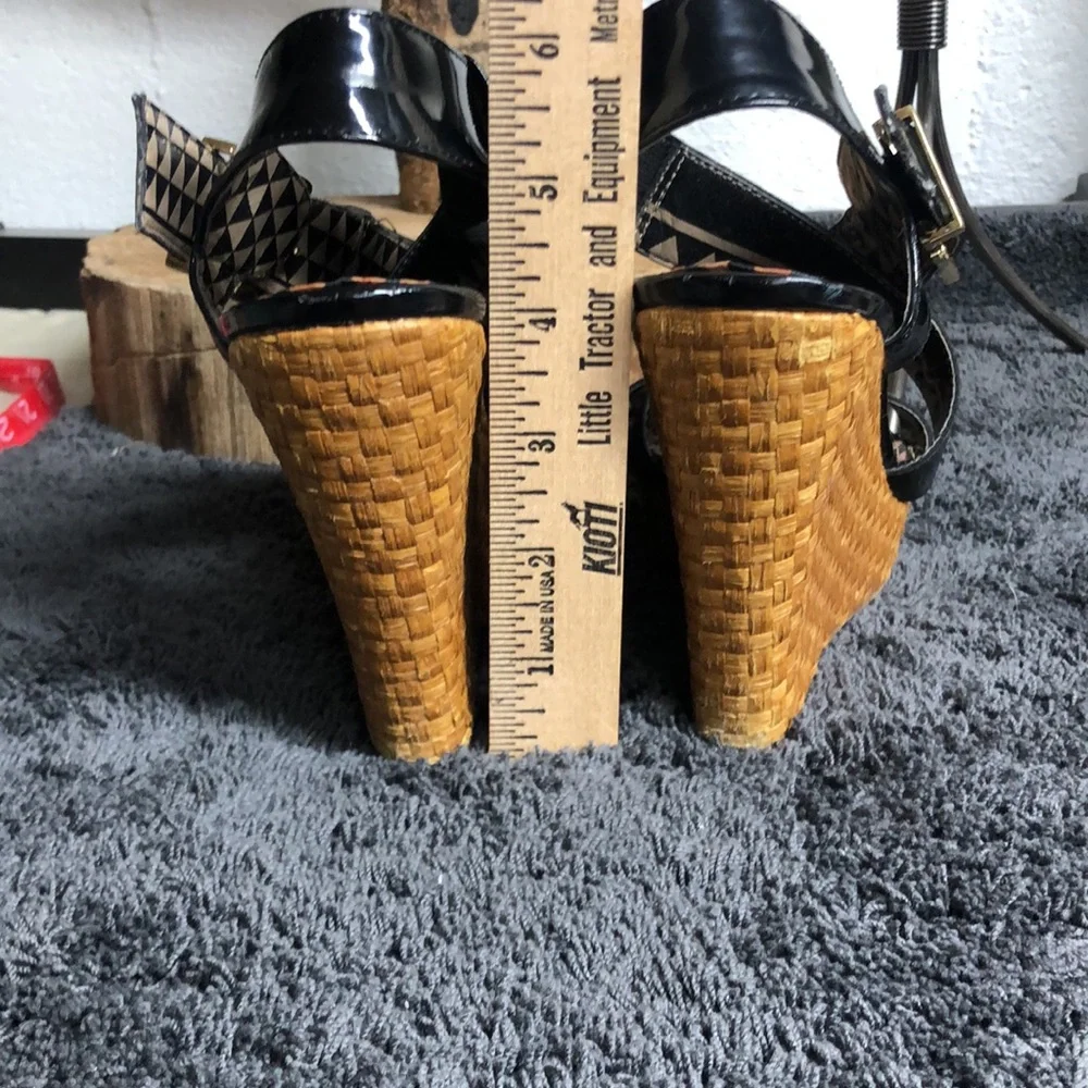 Jessica Simpson brown basket