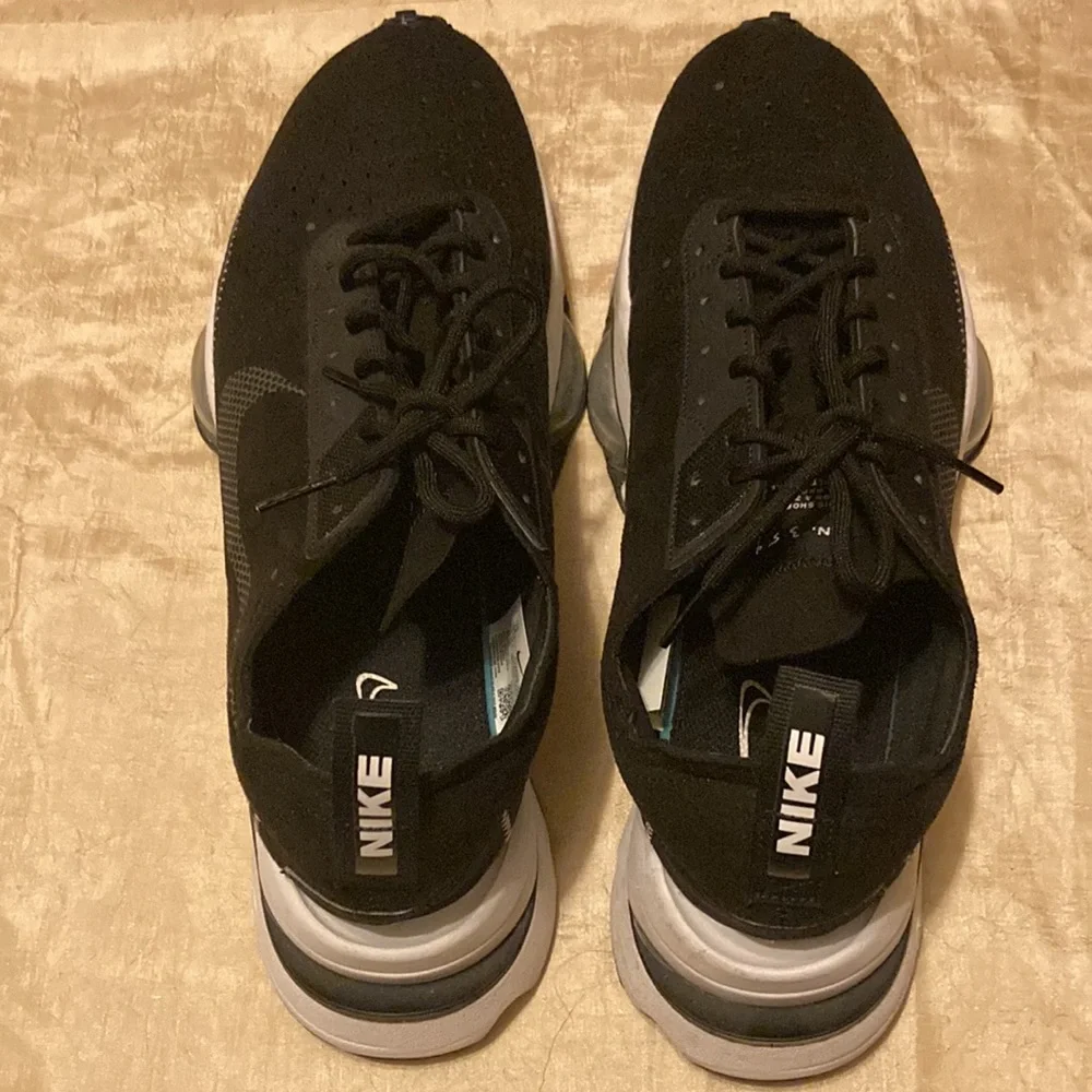 Nike excellent black