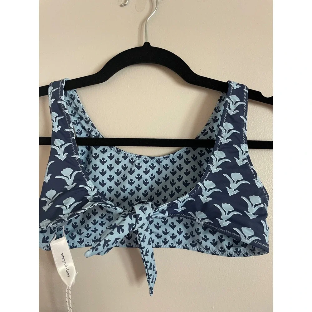 Vineyard Vines neck fabric