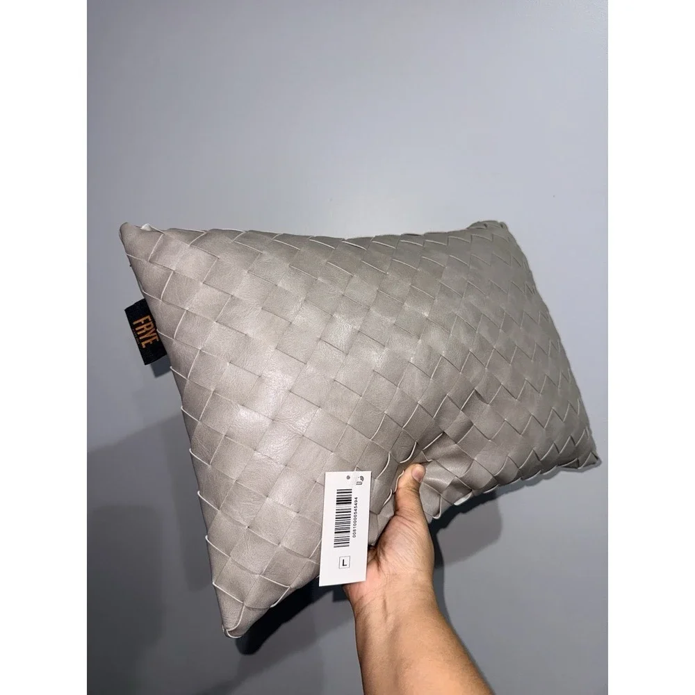 Fyre nwt excellent