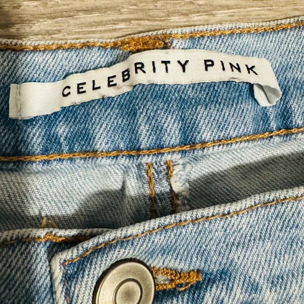 Celebrity Pink light wash