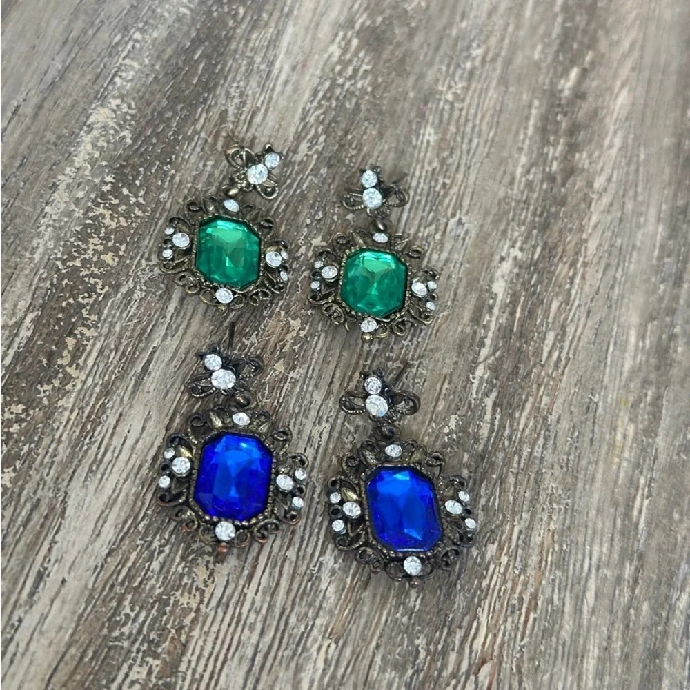 Bundle two pair of earrings