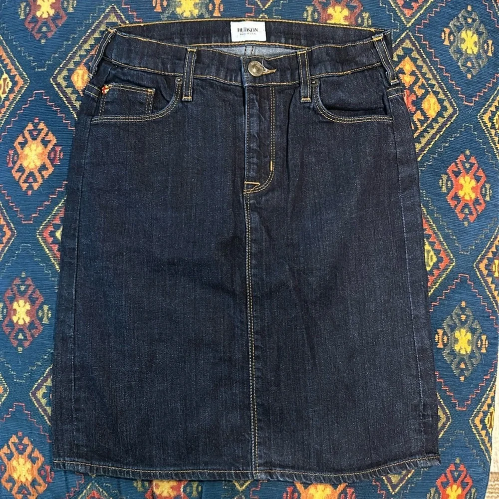 Hudson Women’s‎ Dark Denim Wash 5 Pocket Split Back Hem Jean Skirt Size 27”