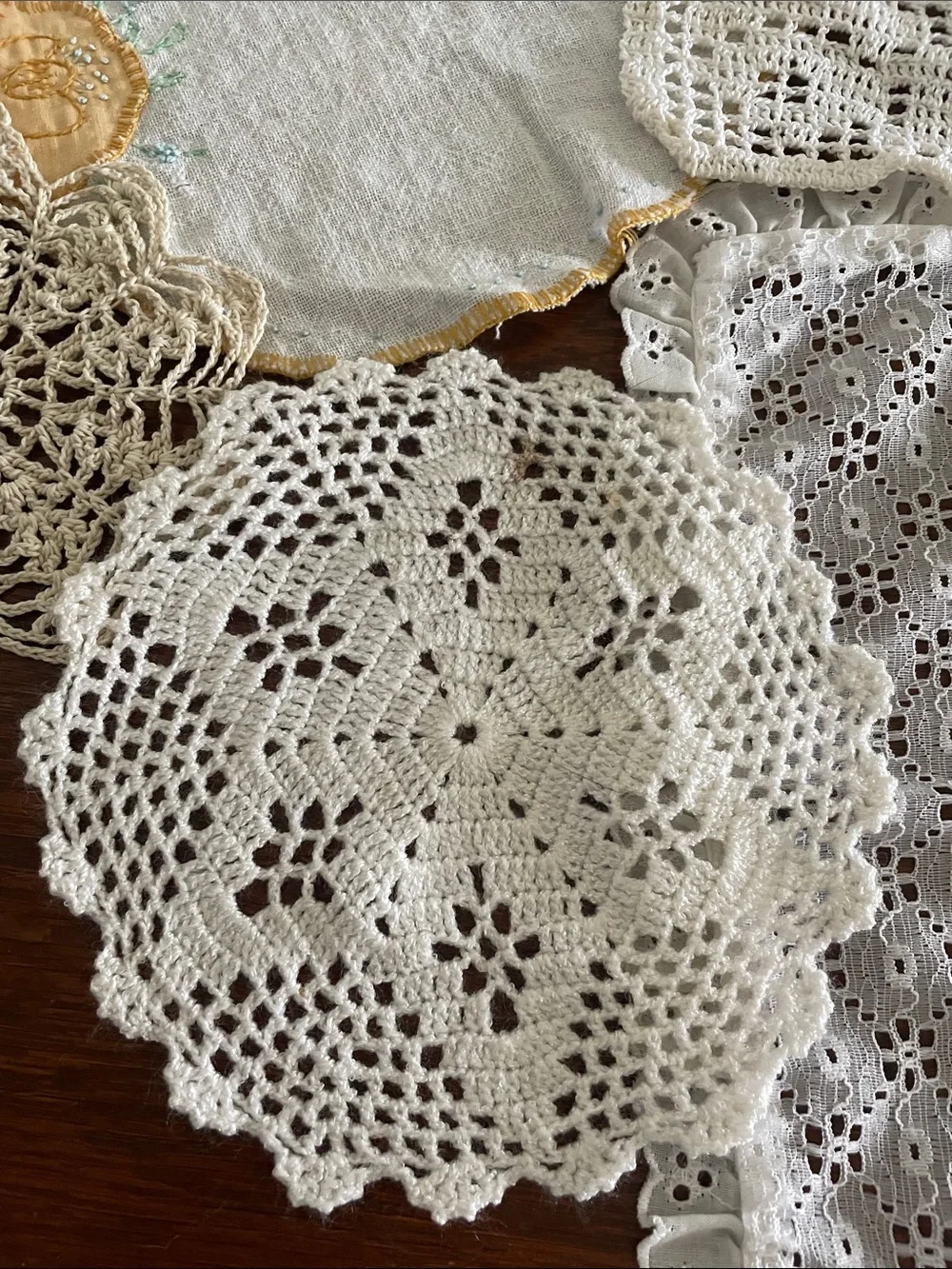 N/A bundle doilies