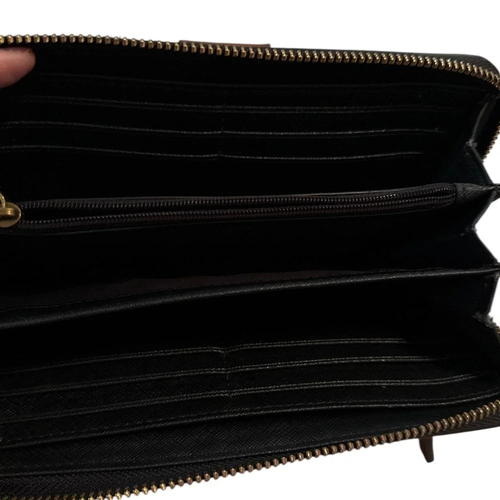 Fossil zipper essentials