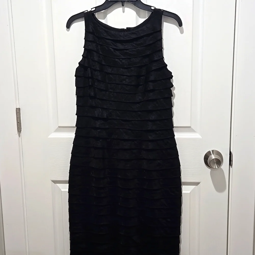 Adrianna Papell collection black fully lined dress beautiful pleated detail 6