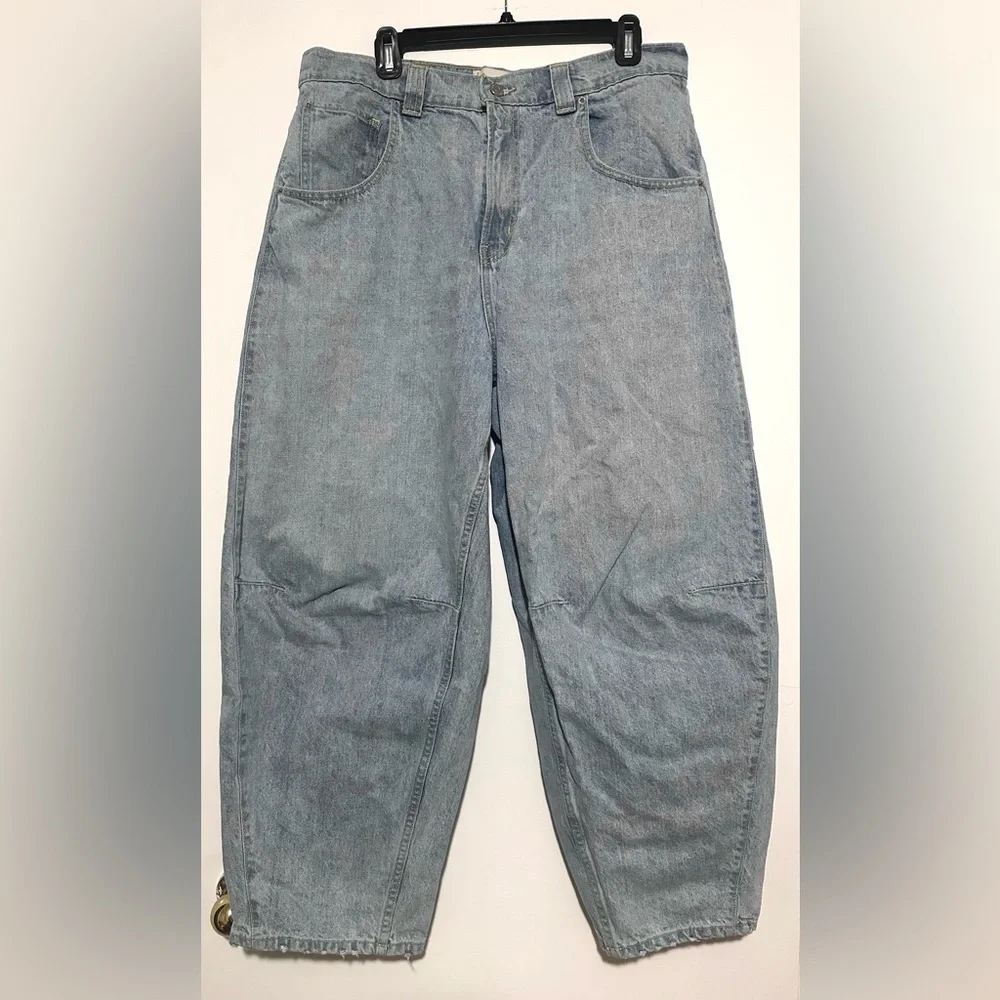 Urban Outfitters BDG Rih Extreme Barrel Mid-Rise Jean 31