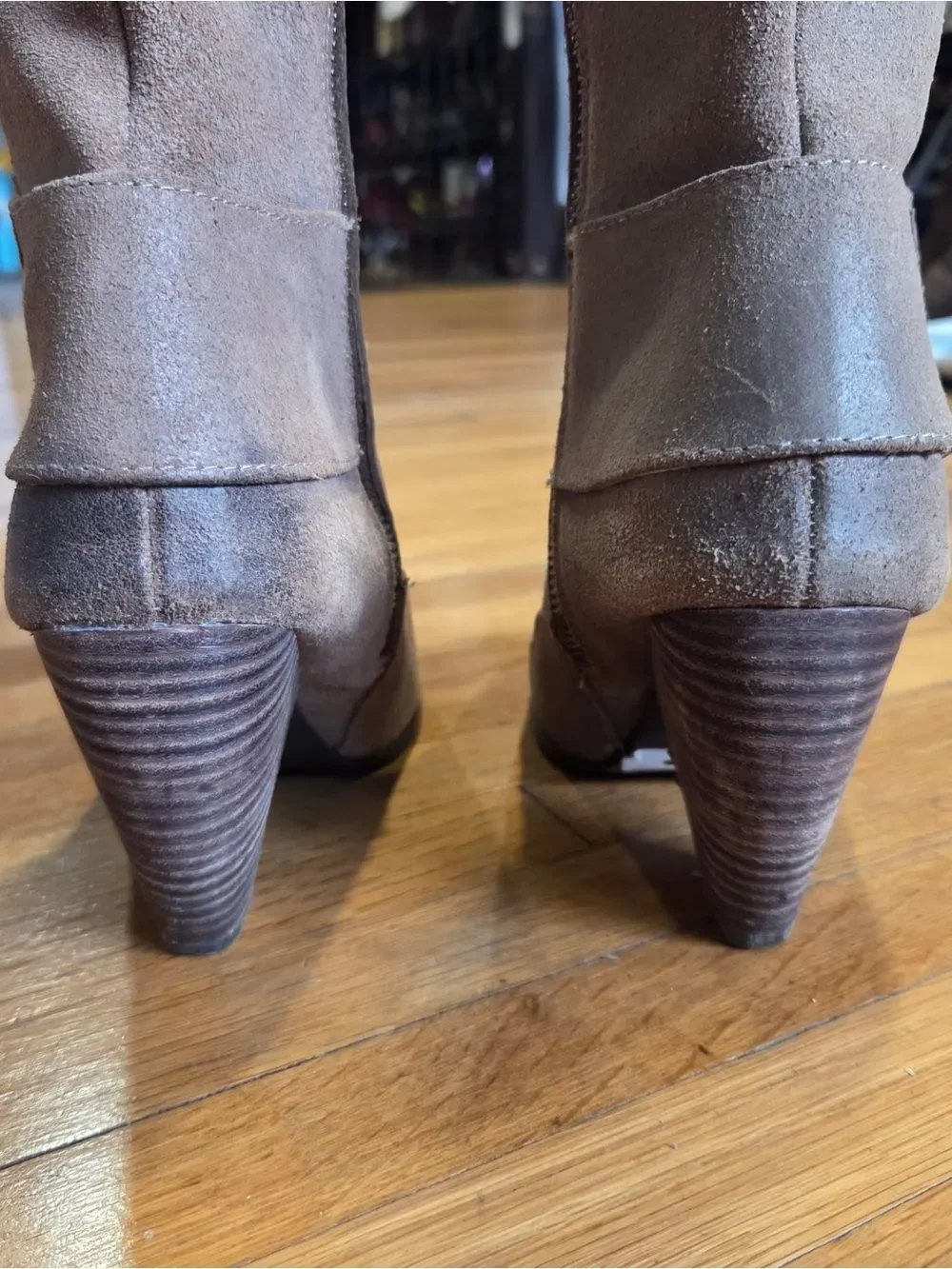 Max Studio elegant knee