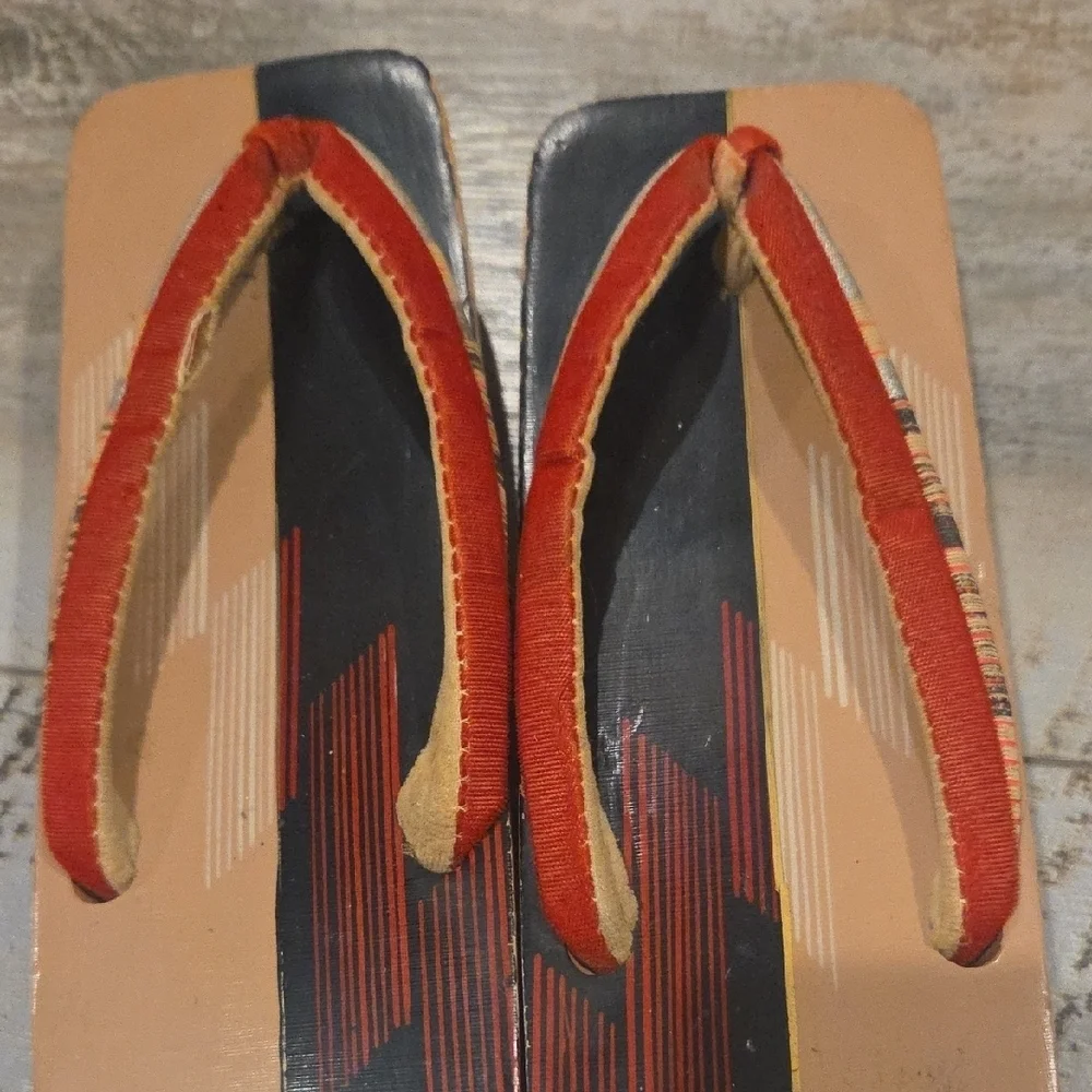 Vintage chic sandals