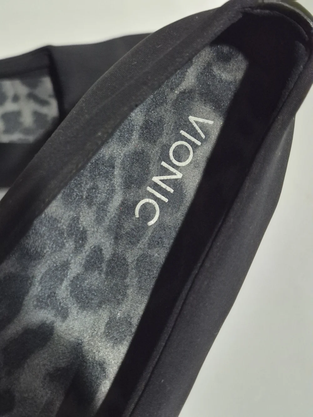 Vionic black slip