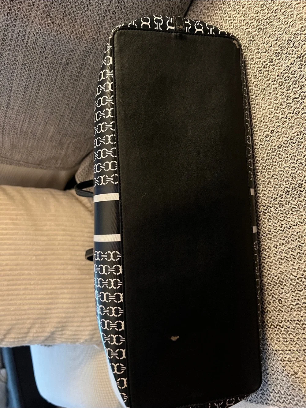 Tory Burch logo check