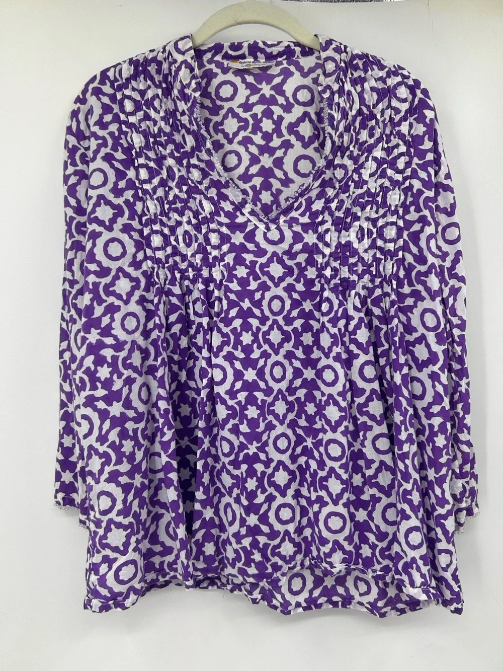 Roberta Roller Rabbit Piperlime Purple Printed V-Neck Top Beaded Trim Pleated L