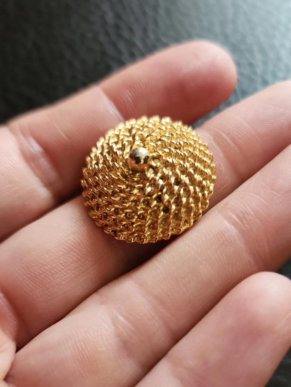 N/A elegant gold
