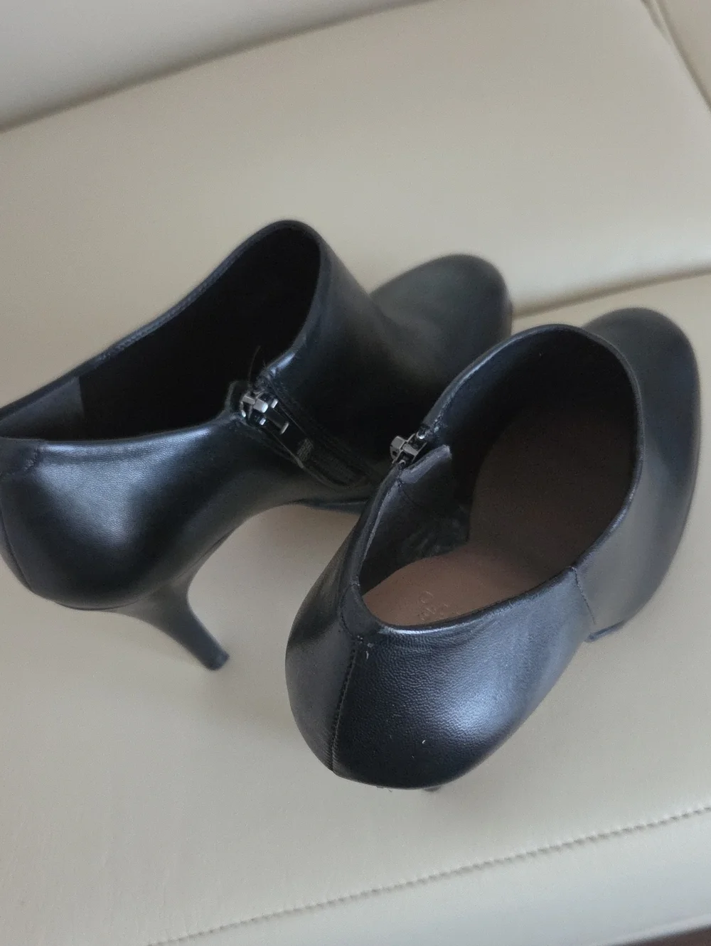 Vince Camuto sleek black