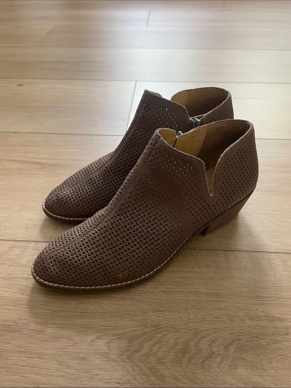 Lucky Brand brown perforated