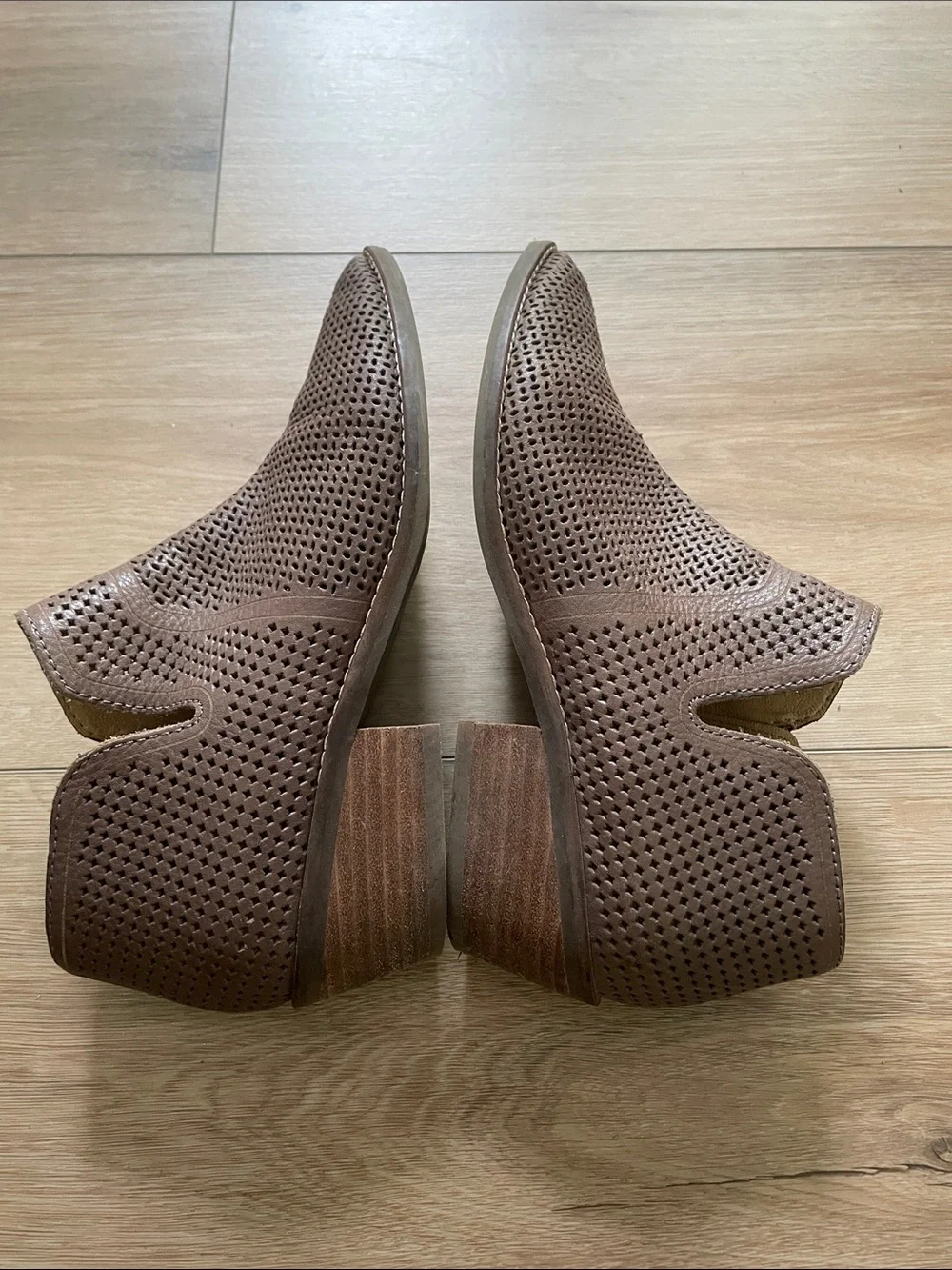 Lucky Brand brown perforated