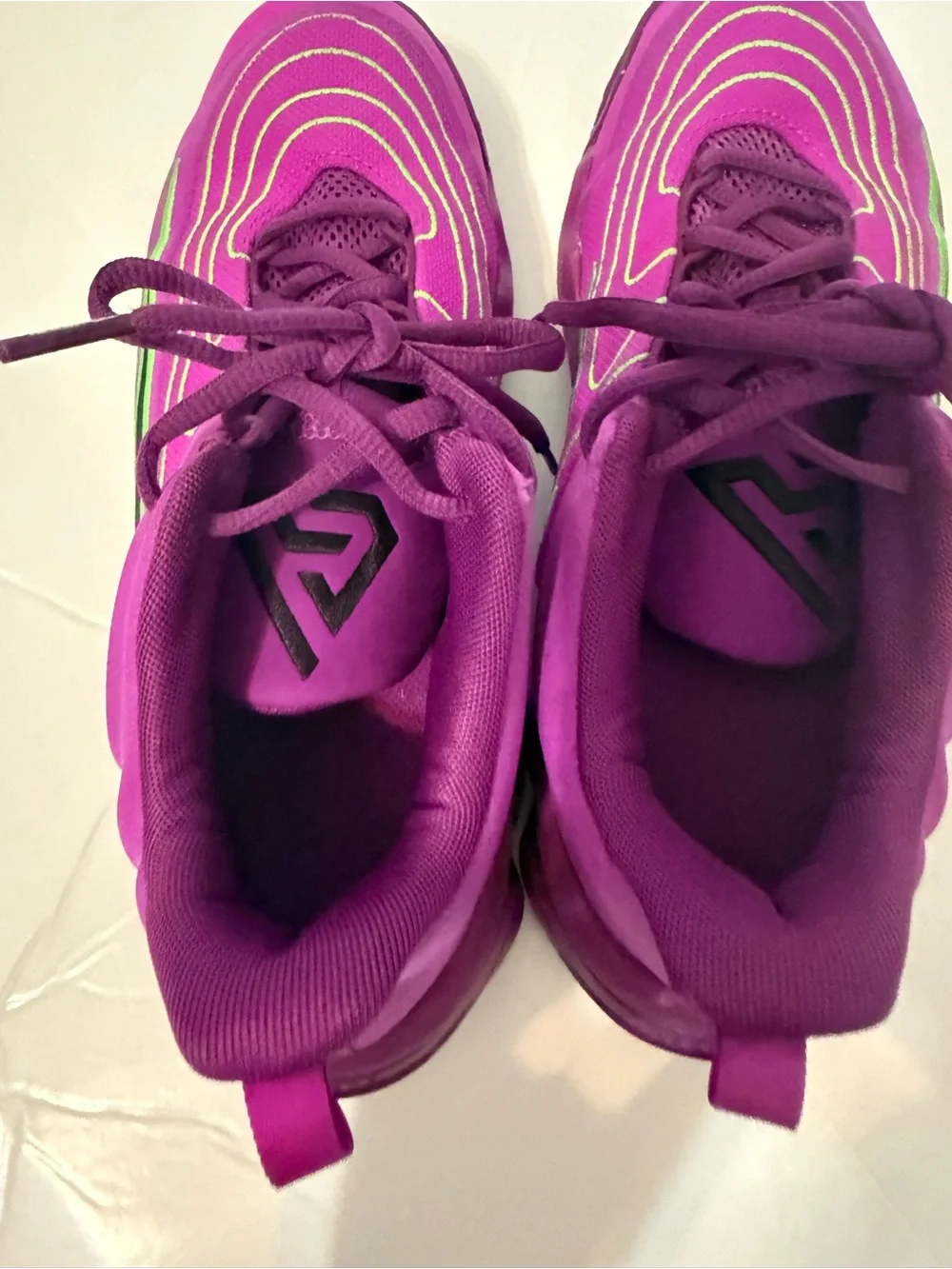 Nike Giannis Immortality 4 Youth Kids Size 6.5 Purple Neon Green