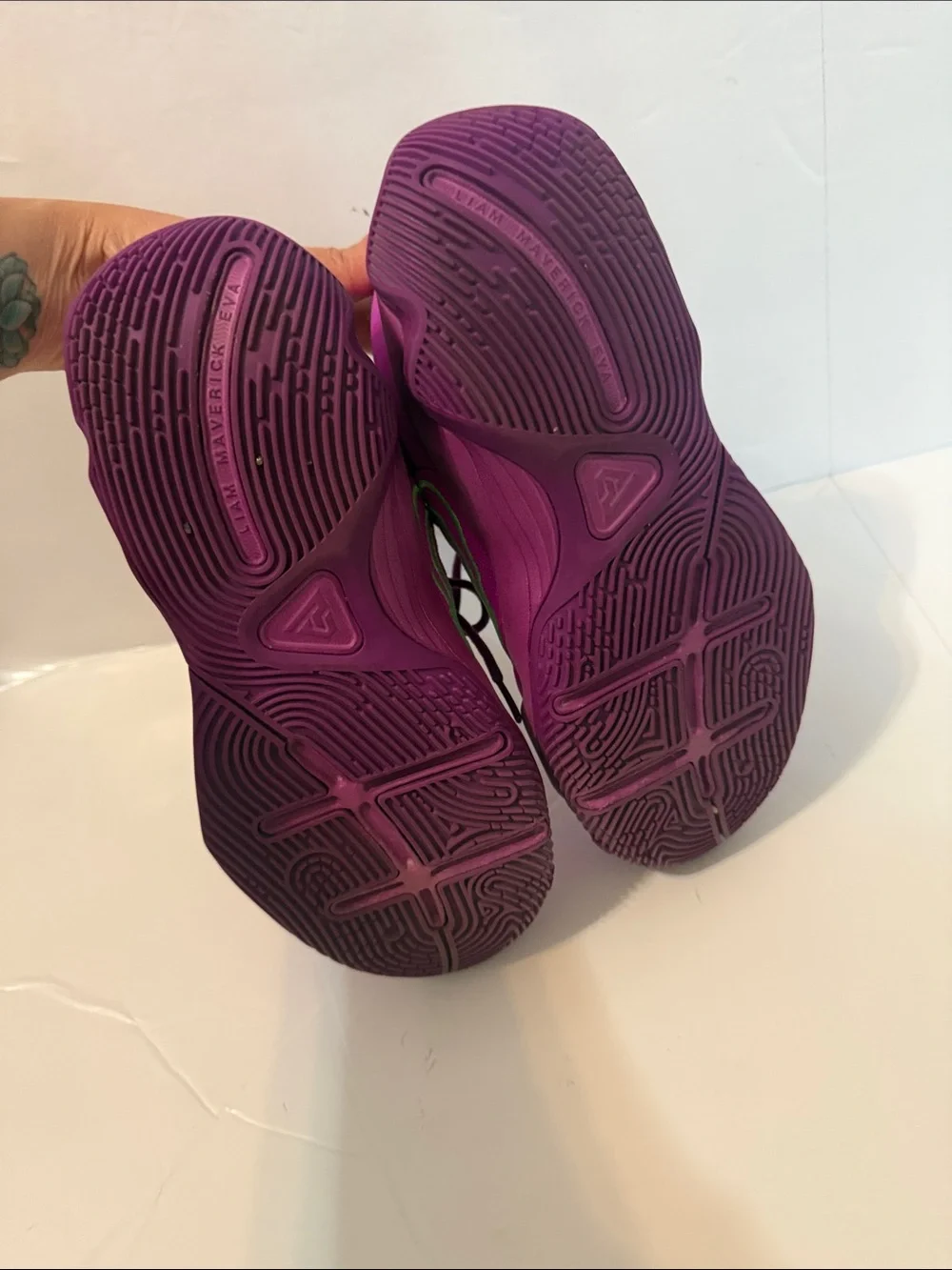 Nike Giannis Immortality 4 Youth Kids Size 6.5 Purple Neon Green