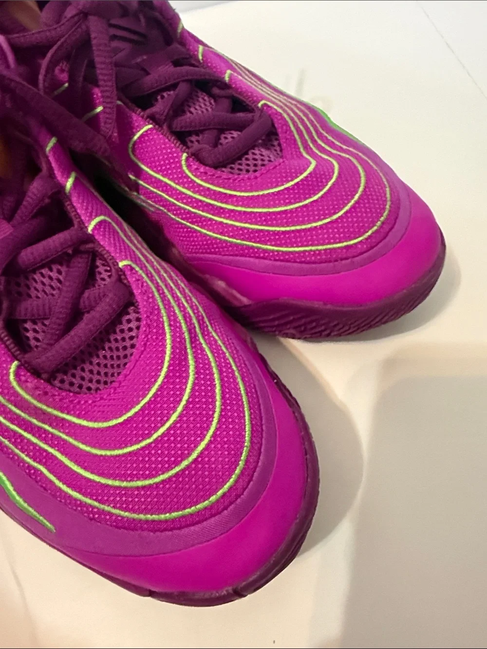 Nike Giannis Immortality 4 Youth Kids Size 6.5 Purple Neon Green