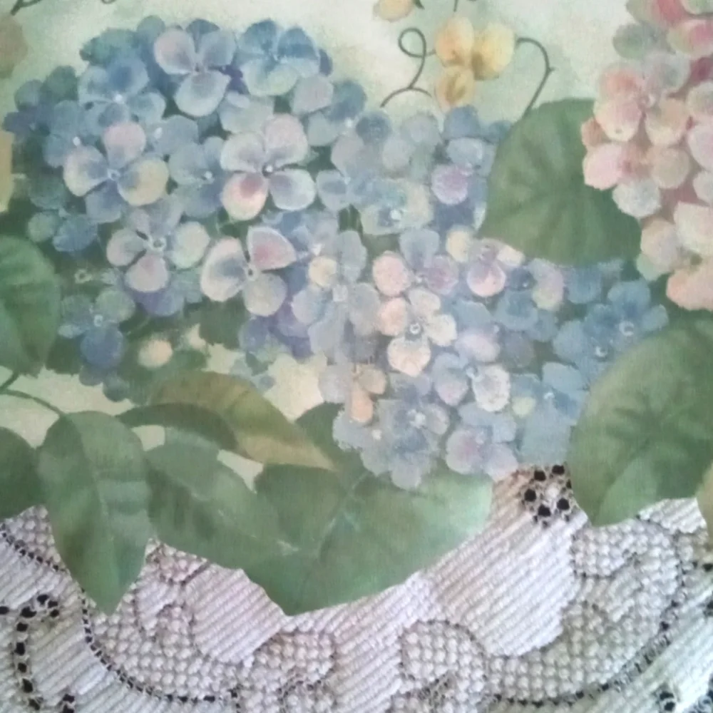 Discount wallcovering rolls pretty