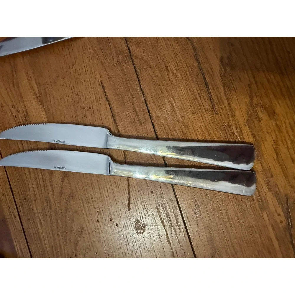 Oneida Stainless Steel Serrated Steak Knives Set of 2 Silverware Dining Utensils