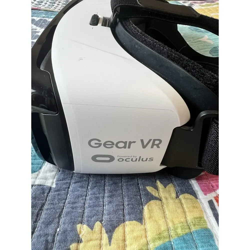 Samsung Gear VR Virtual Reality Headset Powered by Oculus