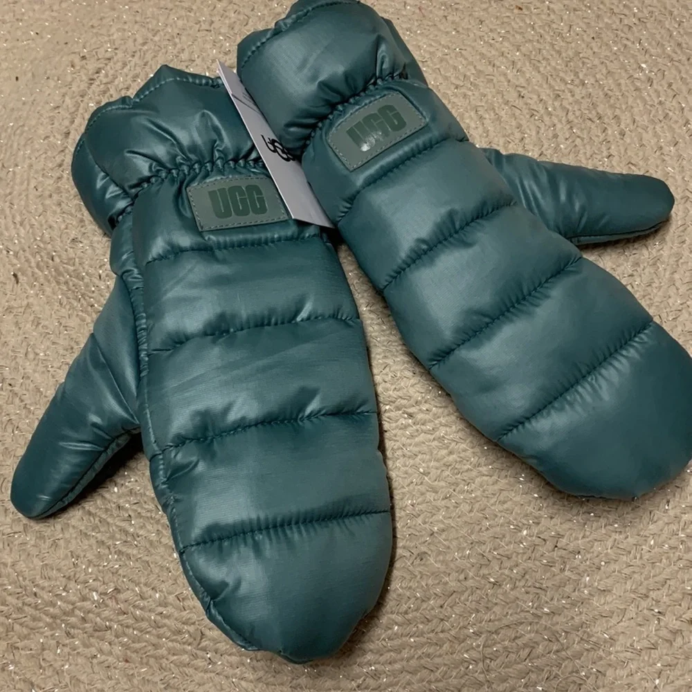UGG Puff yea gloves new with tags green s/ m
