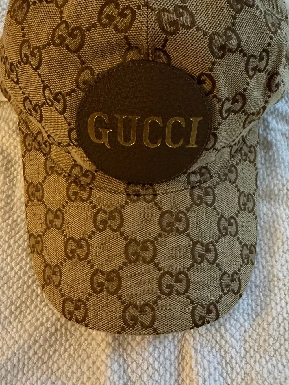 Gucci signature gg