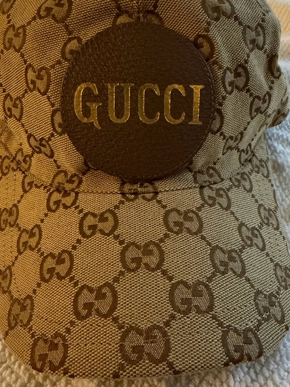 Gucci signature gg