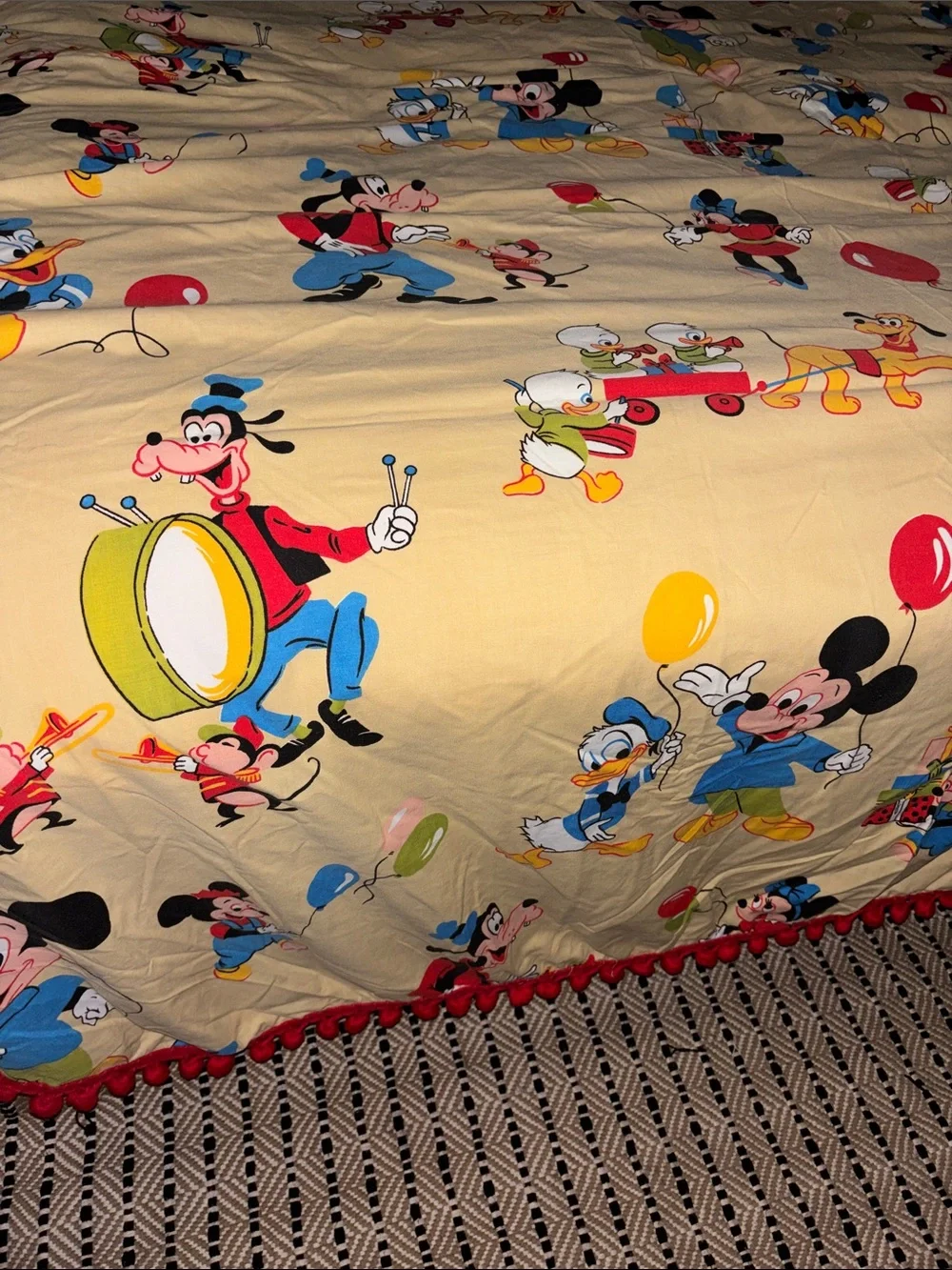 Disney cheerful comforter