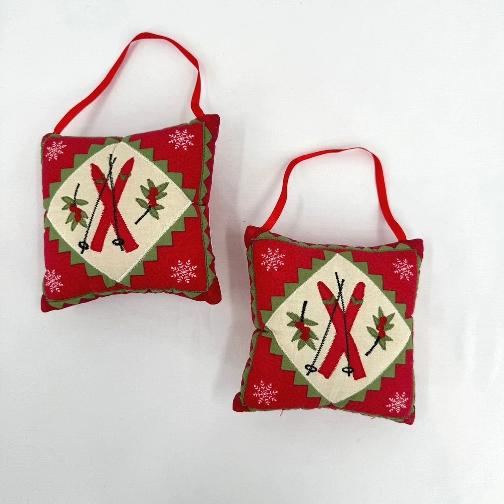 Set of 2 Vintage Winter Ski Embroidered Stuffed Hanging‎ Decorations Red Green