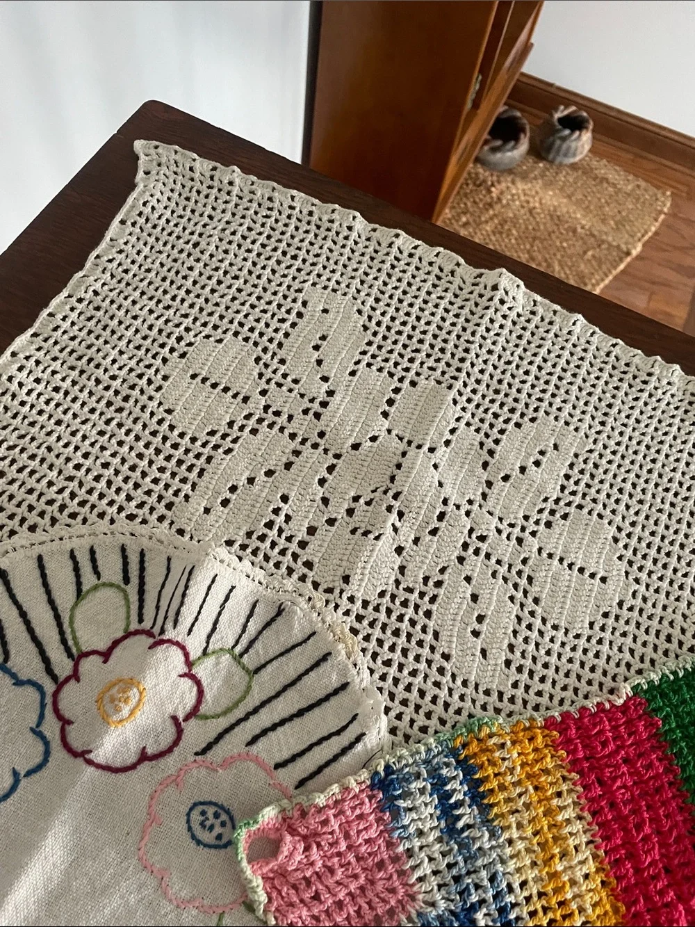 N/A vintage doilies