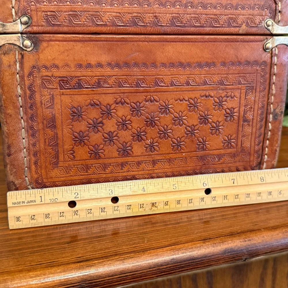 Flores hand tooled