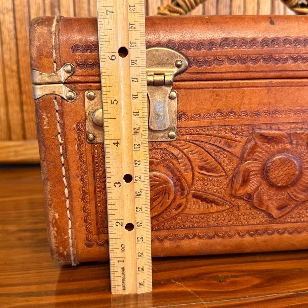 Flores hand tooled