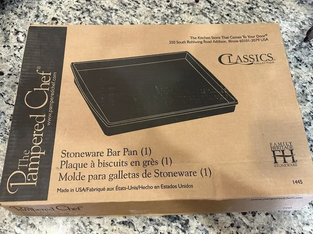 NEW PAMPERED CHEF LARGE STONEWARE BAR PAN #1445