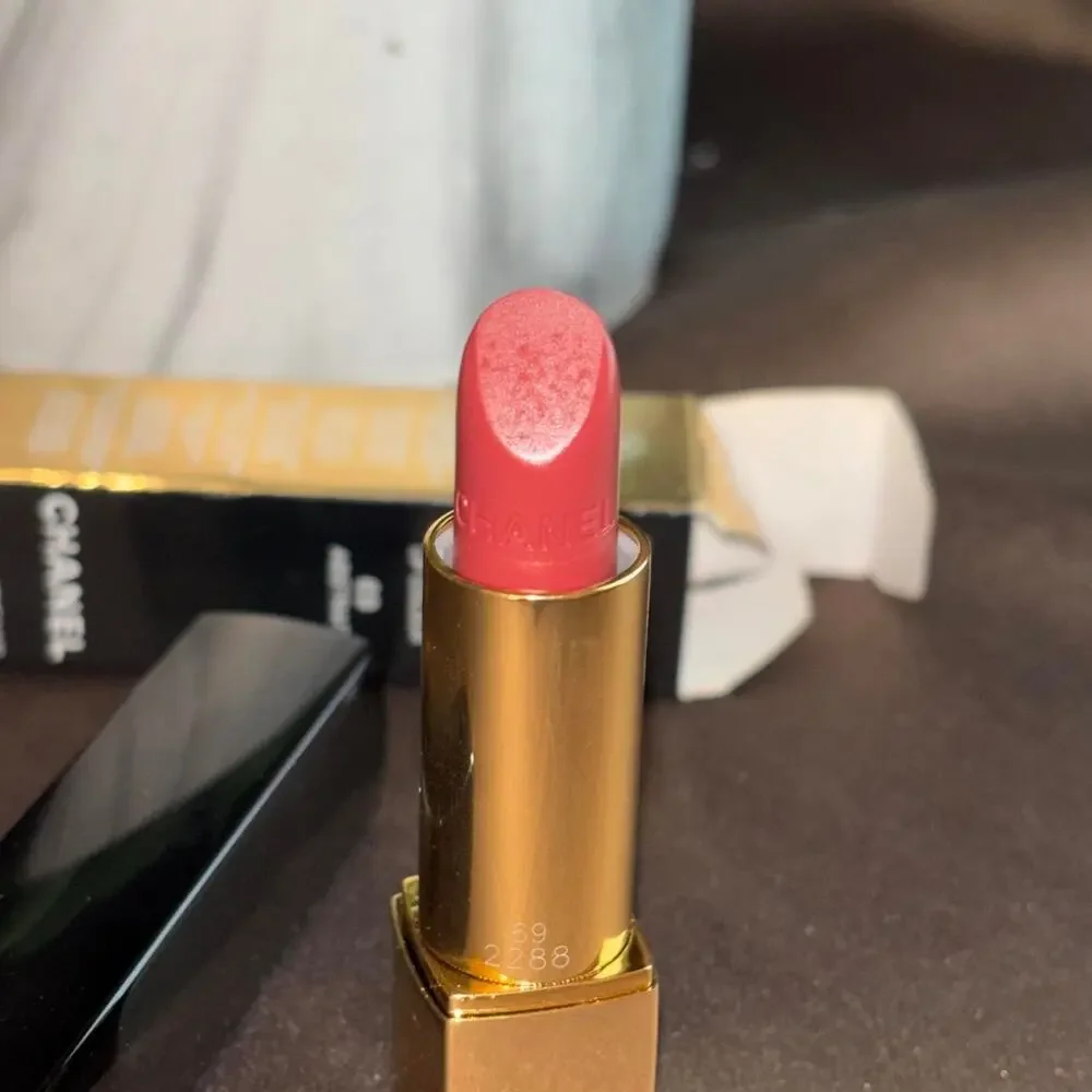 Chanel Rouge Allure Velvet lipstick in shade 2288