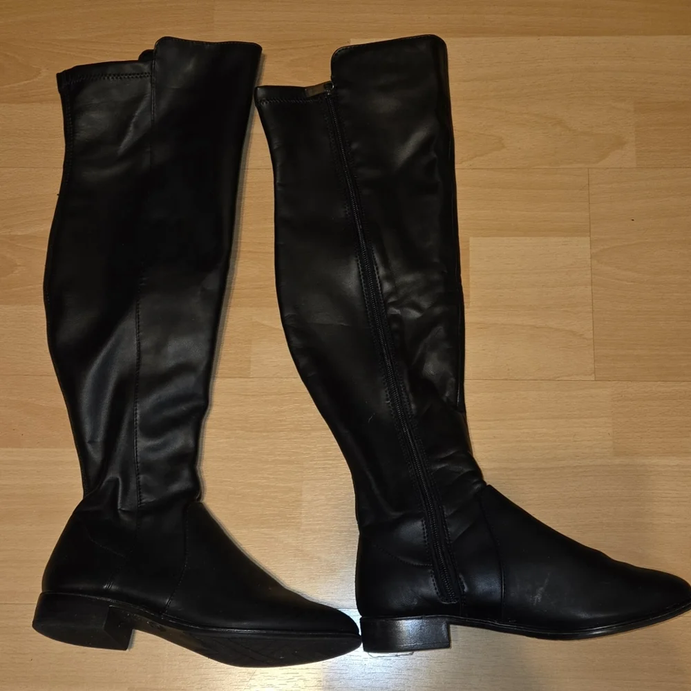 Snug Fit Over the Knee Black Fashion Boots 6.5