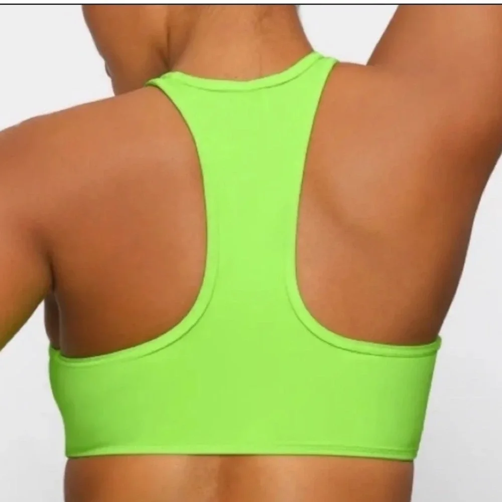 SKIMS neck active recycled