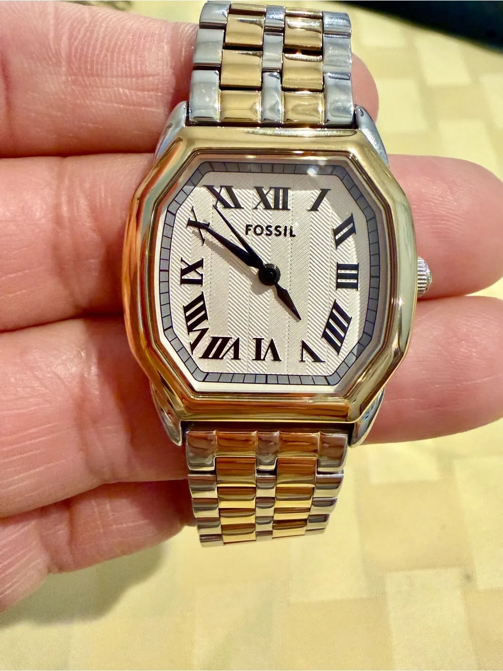 Fossil elegant wristwatch