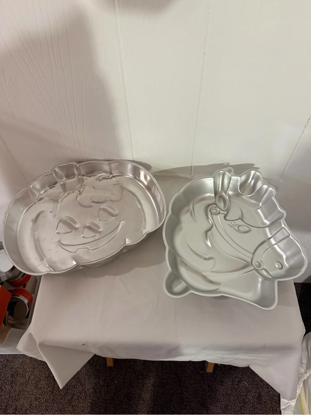 Wilton Silver Pumpkin and Horse Cake Pan Set