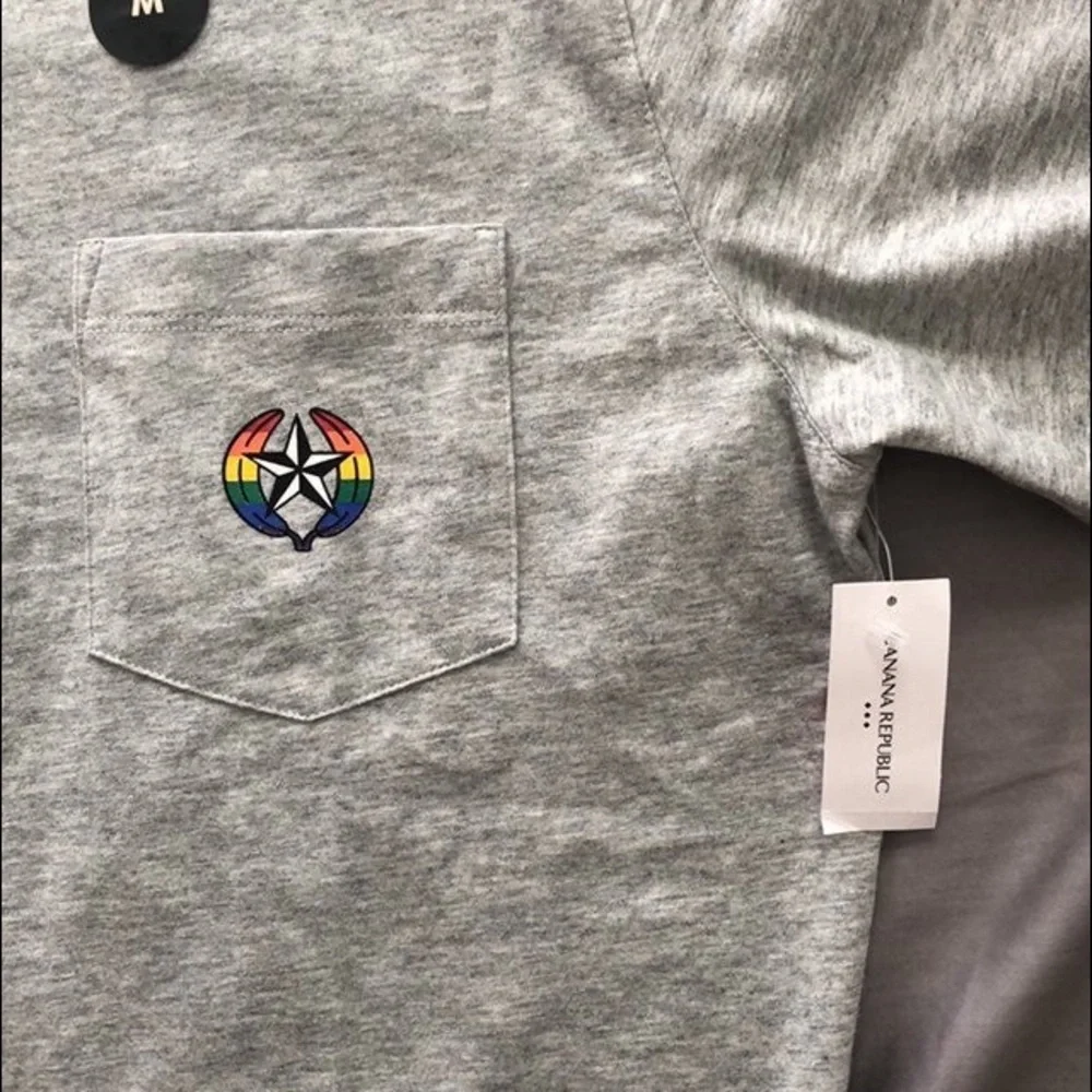 🆕 Banana Republic Pride 🏳️‍🌈 Pocket T-Shirt - Medium