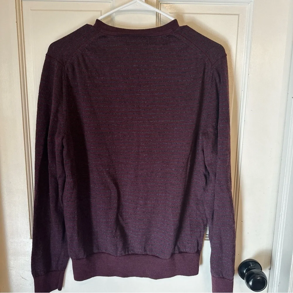 Banana‎ Republic - 100% Merino wool V Neck Sweater - - Size M purple/maroon