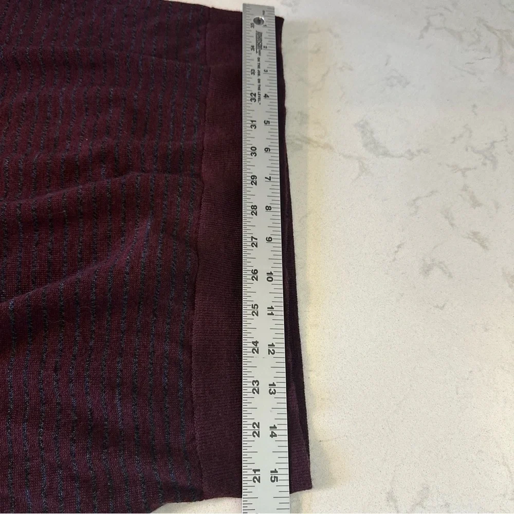 Banana‎ Republic - 100% Merino wool V Neck Sweater - - Size M purple/maroon