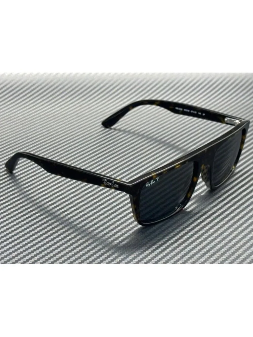Ray-Ban new tags