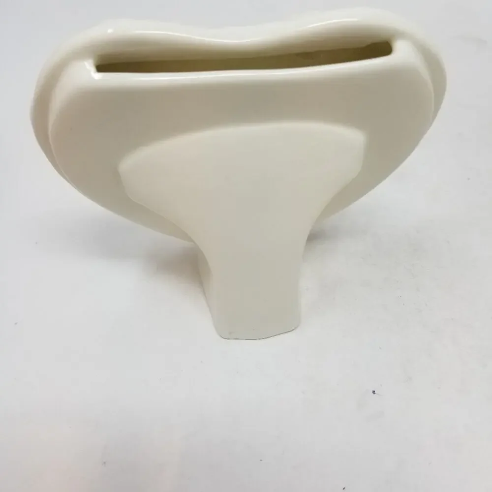 International Silver Company  Ceramic‎ Cream Heart Shaped Photo Picture Frame
