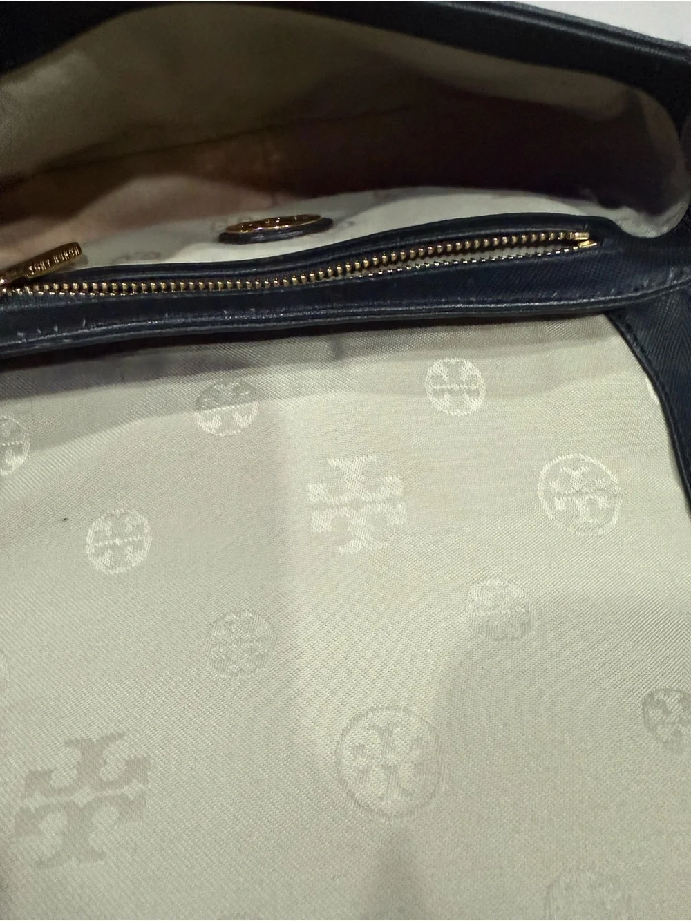 Tory Burch compact tory
