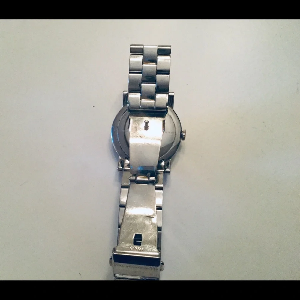 MARC BY MARC JACOBS AMY MID SIZE STAINLESS STEEL WOMENS WATCH EUC
