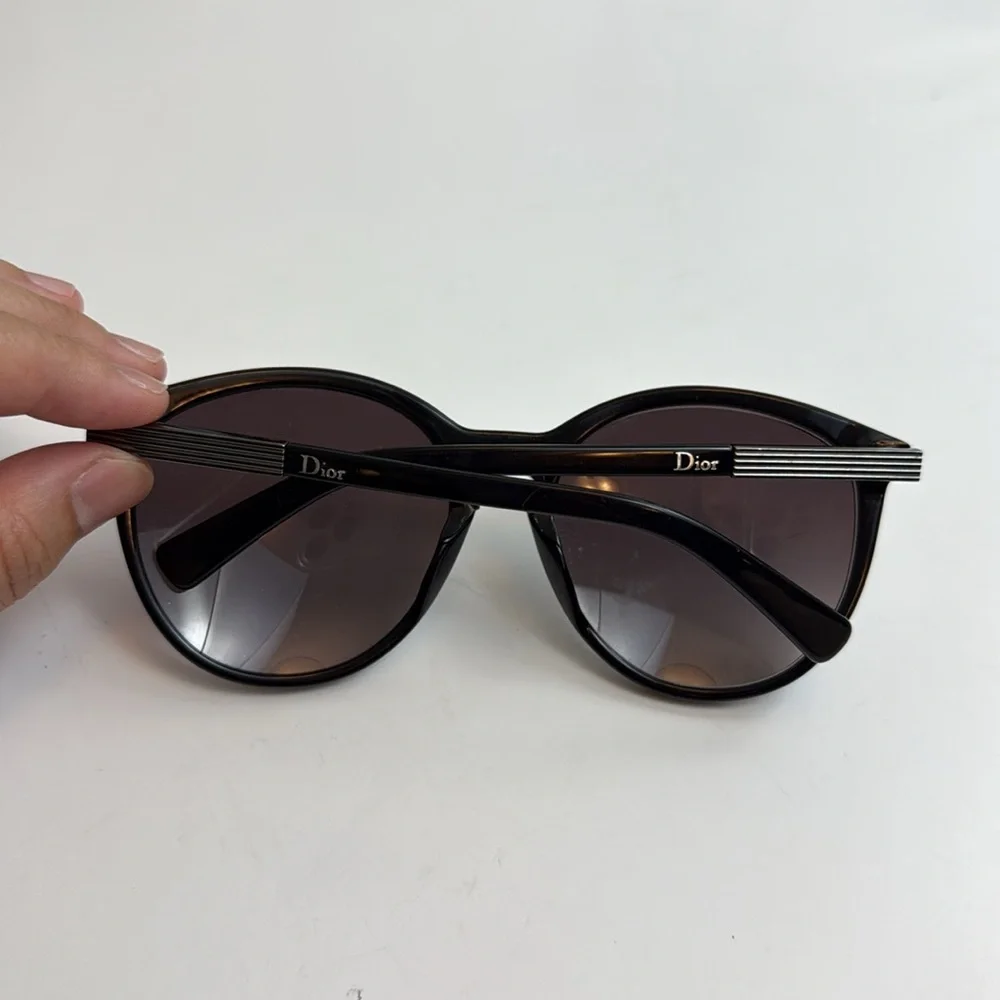 Dior these sunglasses