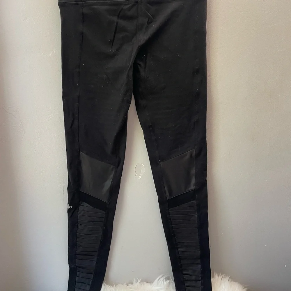 ALO Yoga these black