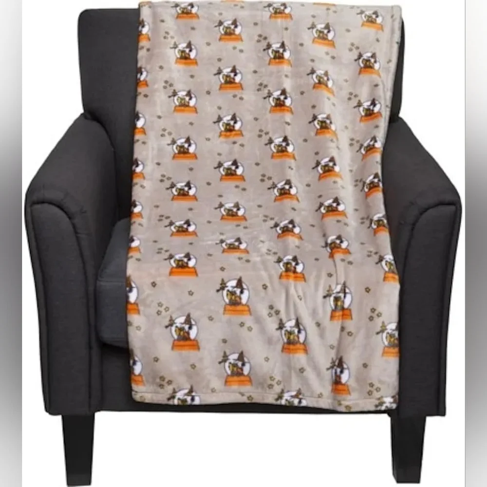 NWT PEANUTS Berkshire 50x70 Halloween Snoopy Witch Woodstock Gray Pet Throw
